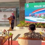 Gubernur Jatim, Khofifah Indar Parawansa saat menyampaikan sambutan usai meresmikan Rumah Sakit Umum Daerah (RSUD) Srengat.