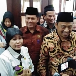 Ketua Komisi D DPRD Kota Malang Wanedi bersama Kepala Dindikbud Kota Malang Zubaidah, usai hearing di ruang komisi, Rabu (12/02). foto: IWAN IRAWAN/ BANGSAONLINE