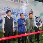 Bupati Mojokerto Muhammad Al Barra (kanan), bersama Wagub Jatim Emil Elestianto Dardak (dua dari kiri), bersama Menko PMK, dan Wali Kota Mojokerto saat acara malam puncak PRB 2025 di Mojokerto.