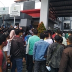 Kondisi antrean tilang di Jalan Sukomanunggal Surabaya, depan kantor Kejaksaan Negeri Surabaya.