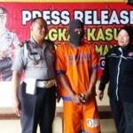 Tersangka Kholik Idris pengguna dan pengedar sabu-sabu yang ditangkap polisi Taman, Polres Sidoarjo Kota.