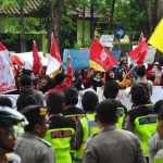 Ratusan mahasiswa saat menggelar aksi menolak UU KPK hasil revisi dan RUU KUHP.