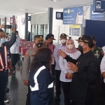 Wali Kota Madiun, Maidi, saat mengunjugi Pasar Besar Madiun dalam rangka pengecekan kesiapan menjelang lebaran.