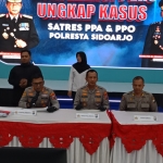 Konferensi pers Unit PPA PPO Polresta Sidoarjo dalam ungkap kasus persetubuhan ayah terhadap anak kandung
