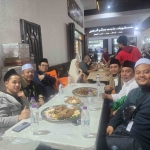 Gus Sayid, saya, Gus Mauhib, Ustadz Faiz , Pak Dhofir dan Ustadz Auvaq. Sedangkan Ustadz Sofwan tak kelihatan karena bertugas memfoto. Foto: bangsaonline