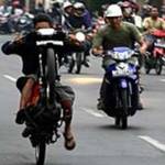 Kebut-kebutan di jalan bisa membahayakan nyawa pengendara maupun orang lain.