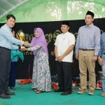 Operator Lapangan Minyak Banyu Urip ExxonMobil Cepu Limited (EMCL) memberikan penghargaan kepada 19 pelopor kawasan bebas sampah.