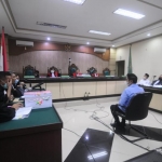 Mardani Maming saat menghadiri sidang kasus dugaan suapa IUP Kabupaten Tanah Bumbu di pengadilan Tipikor Banjarmasin, Senin (25/4/2022). Foto: istimewa