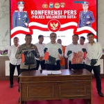 Konferensi pers terkait kasus pencabulan di Mapolres Mojokerto Kota.