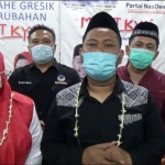 Gus Yani dan Bu MIn didampingi Ketua Tim Khoirul Huda dan Ketua Nasdem Syaiful Anwar saat penggalangan massa di Desa Punduttrate, Benjeng. foto: ist.