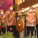 Bupati Gresik Fandi Akhmad Yani (tiga dari kanan) saat menghadiri pembukaan Apkasi Otonomi Expo 2022, Trade, Tourism & Investment. foto: ist.