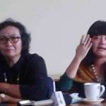 Dita (kanan) saat melapor ke LBH Apik di Jakarta beberapa saat lalu. foto: merdeka