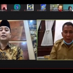 Wali Kota Surabaya sedang memberikan pengarahan terhadap para guru se-Surabaya melalui zoom meeting, Selasa (4/5/2021)