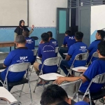 Proses belajar mengajar yang diikuti WBP untuk kelas kejar paket A, B, dan C di Lapas IIB Tuban.