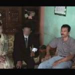 Kedua mempelai pria dan orang tua mereka saat menerima pencerahan mengenai larangan menikah sesama jenis. foto: tribratanewswonosobo