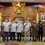 Gubernur Khofifah saat menerima audiensi pengurus dan Seksi Wartawan Olahraga (SIWO) PWI Jatim di Gedung Negara Grahadi.