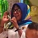 Perempuan berjilbab ini mengancam akan menggelar aksi gila alias porno ke Mabes Polri gara-gara Jokowi tiap hari dibully. Foto: instagram