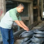 Manajer salah satu toko besi terkemuka di Pacitan, Sugeng. (foto: Yuniardi Sutondo/BO)