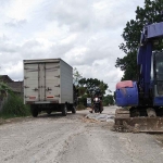 Lokasi proyek perbaikan jalan yang belum selesai 100% dikerjakan di Jalan jalan antara Kecamatan Senori dengan Kecamatan Bangilan, tepatnya Desa Medalem.