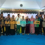 Wakil Bupati Sidoarjo, Subandi, saat menghadiri sedekah bumi di Desa Buncitan. Foto: SAFIUDIN/BANGSAONLINE