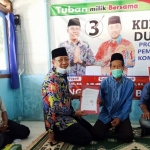 Calon Bupati Tuban Setiajit atas nama Setia Negara dalam kontrak politik di sejumlah desa di Kecamatan Jatirogo, Rabu (30/9).