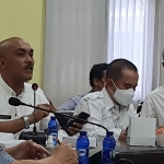 Ketua Timgar Kabupaten Bangkalan Taufan Zairinsjah (tengah) saat pembahasan KUA PPAS 2022 di Gedung Banggar di DPRD Bangkalan, Rabu (1/9/2021).