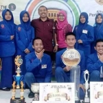 Tim SMKN 2 Pacitan yang berhasil memenangi Compac STIE Perbanas.