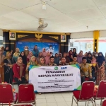 Seluruh peserta kegiatan pengabdian masyarakat yang digelar oleh Stebia Al Anwar Bangkalan bersama PD MES Bangkalan.