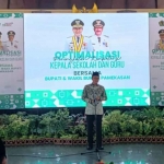 Bupati Pamekasan, Baddrut Tamam, saat membuka Optimalisasi Peningkatan Kompetensi Kepala Sekolah dan Guru.