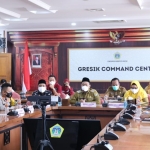 Bupati Gus Yani dan Wabup Bu Min bersama pejabat Forkopimda saat rapat evaluasi PPKM Level 4. foto: SYUHUD/ BANGSAONLINE