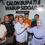 Subandi-Mimik dan pendukungnya saat tasyakuran kemenangan. Foto: Ist