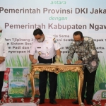 Penandatanganan MoU antara Pemkab Ngawi dengan Pemprov DKI Jakarta disaksikan Gubernur Jatim.