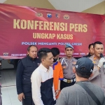 Kapolsek Menganti, AKP Roni Ismullah saat memberikan keterangan kepada awak media, Selasa (16/4/2024). 