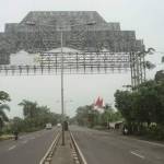 MAHAL: Inilah gapura paduraksa yang menghabiskan anggaran Rp 3,2 M itu. foto: BANGSAONLINE