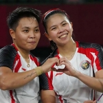 Greysia Polii dan Apriyani Rahayu. (AP PHOTO)