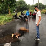 Korban tergeletak usai dibacok lima kali oleh Sukses.