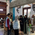 Para penumpang kereta api yang berangkat dari Stasiun Kediri. Foto: Ist.