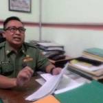 Kepala Bidang Kesehatan Masyarakat Dinkes Kabupaten Jombang, Dr Imam Ali Afandi saat memberikan penjelasan kepada wartawan di kantornya. foto: romza/ BANGSAONLINE