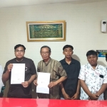 Kedua pihak keluarga usai mediasi di Polsek Menganti