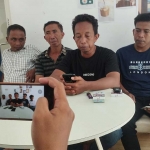 Beberapa saksi dari partai politik saat mengadakan konferensi pers.