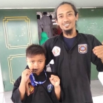 Bima Sakti Arya Wicaksana meraih medali emas pencak silat kategori pelajar usia 7-12 tahun.