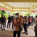 Masyarakat Desa Gili Anyar yang mewakili setiap RT saat menggeruduk Kantor DPRD Bangkalan, Senin (22/2/2020).