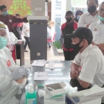 Antisipasi penyebaran Covid-19, Dinkes Kota Batu terus melanjutkan rapid test kepada puluhan ASN di lingkungan Pemkot Batu.