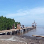 Pantai Bahak Tongas Kabupaten Probolinggo.
