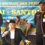 Dr KH Asep Saifuddin Chalim saat pidato konsolidasi para pendukung Khofifah Indar Parawansa dan Emil Elistianto Dardak. foto: bangsaonline.com