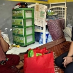 Wakil Ketua I DPRD Kabupaten Pasuruan, M. Zaini, saat mengunjungi Bu Khus, istri mendiang almarhum Ketua PAC PDI Perjuangan Kecamatan Pohjentrek.