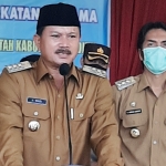 Wali Kota Madiun Maidi saat memberikan keterangan persnya.