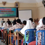 Suasana sosialisasi calon pemilih pemula yang digelar di SMPN 2 Kota Mojokerto.