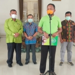 Bupati Ipong Muchlissoni saat rilis pers terkait pasien Covid-19 yang dinyatakan sembuh.