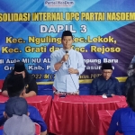 Gus Aam saat menyampaikan sambutan di depan oengurus Partai Nasdem dalam acara konsolidasi internal.